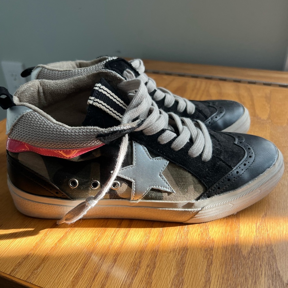 Women high top fashion sneakers